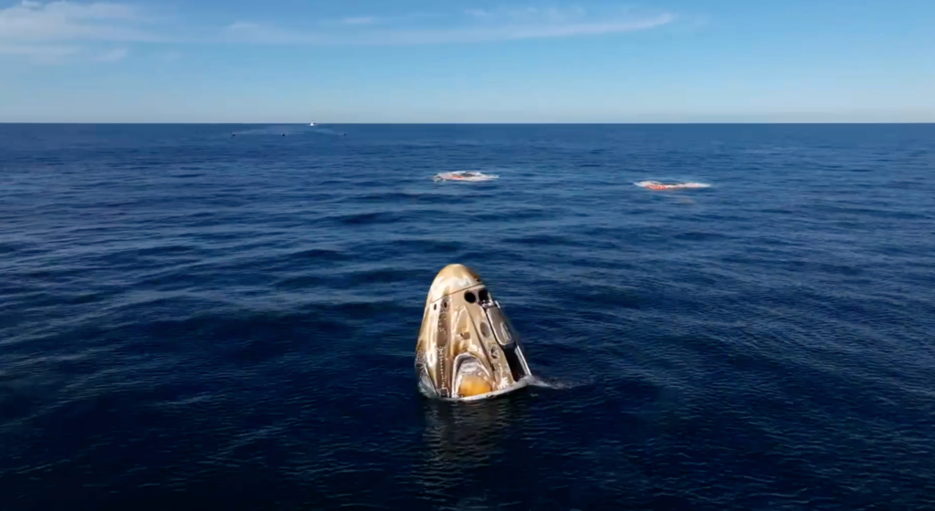 보잉 문제로 인해 장기간 우주 정거장에 머물렀던 NASA 우주비행사 귀환