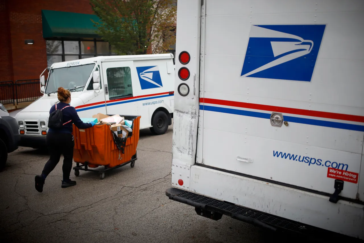 아마존, USPS 버리고 ‘자체 우체국’ 세우나