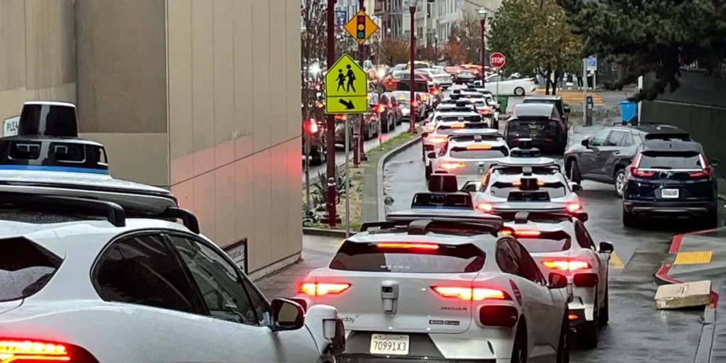 SF 정전 나자 멈춰 선 웨이모 로보택시, 진짜 이유는 ‘사람 확인 대기’였다