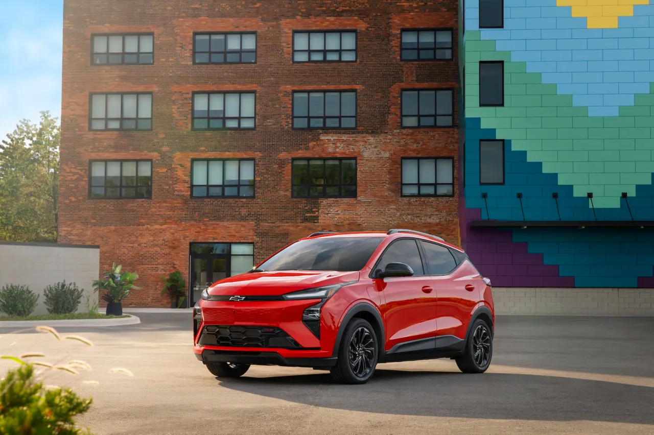 GM의 대반전: 가성비 전기차 ‘볼트 EV’ 단종하고 중국산 ‘뷰익’ 미국으로 불러들인다