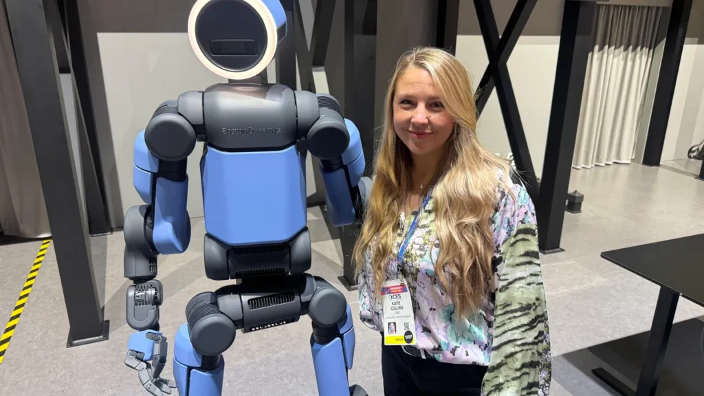 보스턴 다이내믹스 아틀라스 로봇, CES 2026 현장에서 보니 ‘사람처럼 걷는 공장용 근로자’에 가까웠습니다