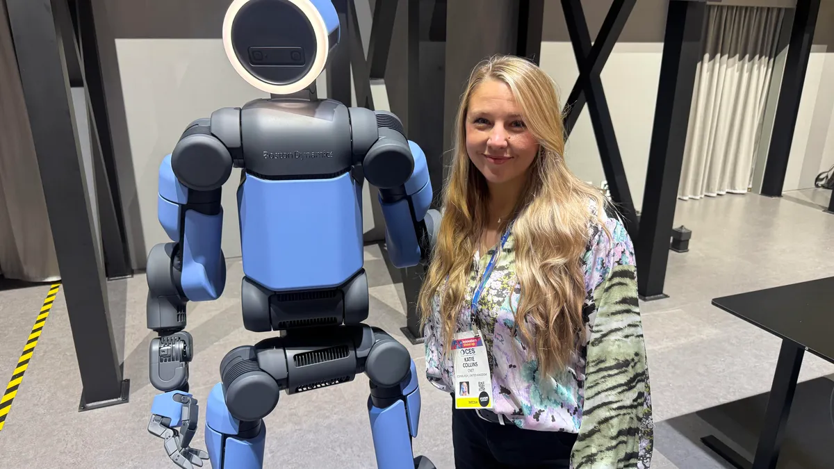 보스턴 다이내믹스 아틀라스 로봇, CES 2026 현장에서 보니 ‘사람처럼 걷는 공장용 근로자’에 가까웠습니다