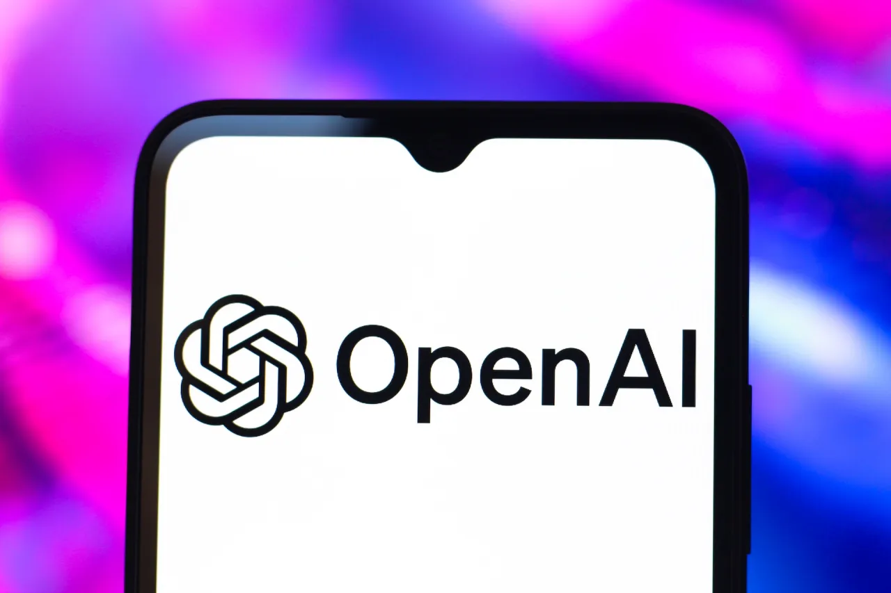 아이폰의 시대는 끝났다? OpenAI가 준비하는 ‘앱 없는’ AI 폰의 정체