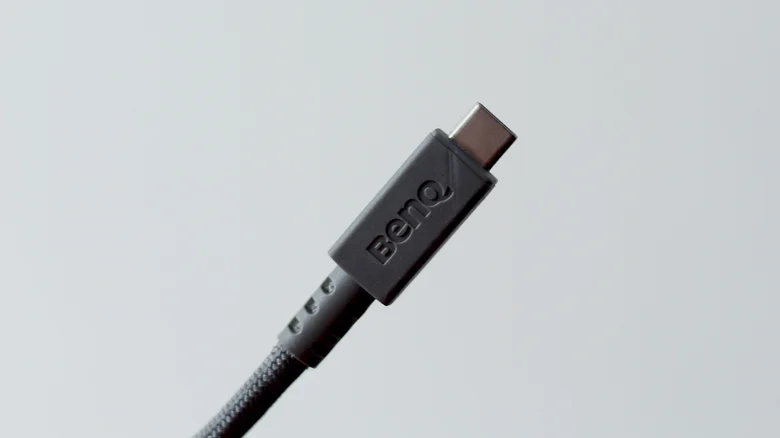 “다 똑같은 C타입 아니었어?” 비싼 USB4 케이블, 돈값 하는 이유와 돈 낭비 안 하는 구매 가이드